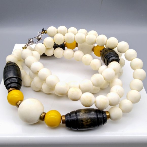 Long Retro Beaded Strand Necklace, Vintage White and Yellow Lucite with Oblong - Picture 4 of 4